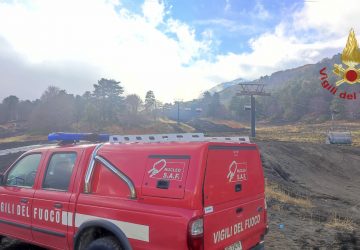 Linguaglossa, Vigili del fuoco salvano tre turisti dispersi sull'Etna