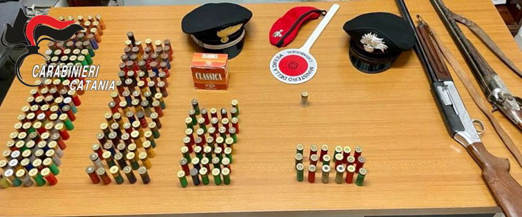 Grammichele, fucili e munizioni a portata di mano: denunciata