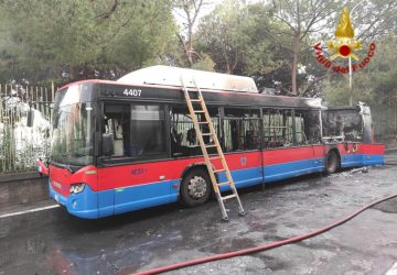 Catania, a fuoco bus a metano dell'azienda municipalizzata