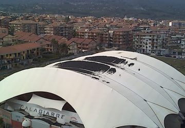 Ordinanza di chiusura per il palaGiarre. Insorge la ditta che gestisce l'impianto