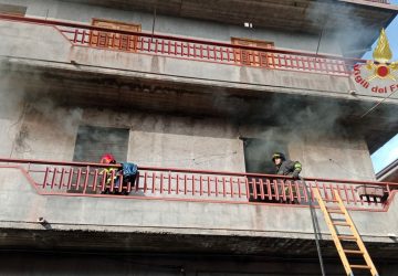 Randazzo,  paura per un incendio divampato in una abitazione di via Saitta