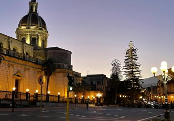 Luminarie natalizie in ritardo a Giarre: vince la burocrazia. Luci solo dopo l'Immacolata