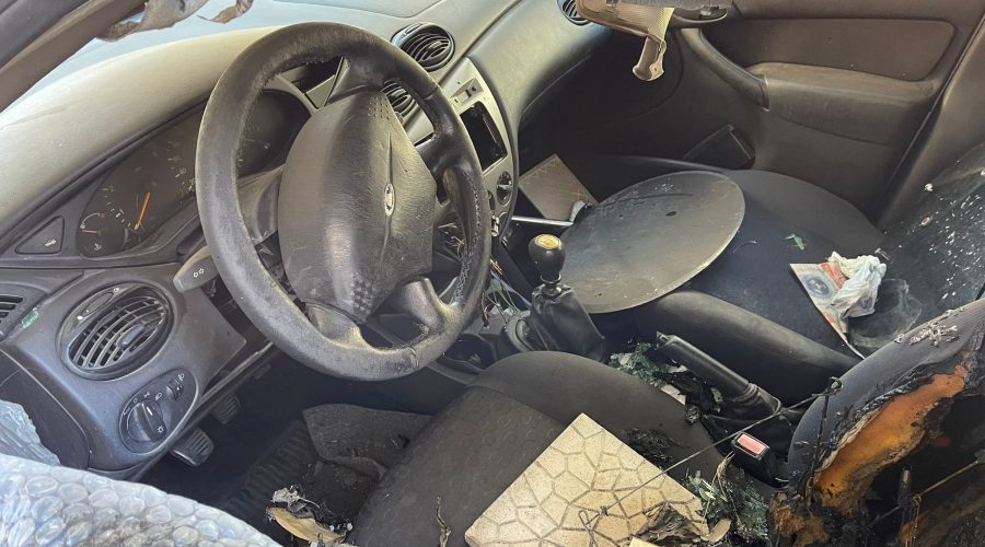 Riposto, appiccato il fuoco ad una vettura in sosta in via Crispi