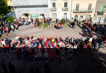 A Carruba per l'Immacolata l'accensione dell'albero Speciale della Pro loco