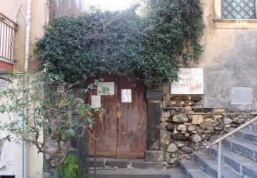 La &ldquo;casa del Nespolo&rdquo; di Acitrezza