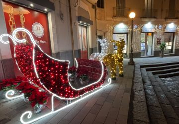 Luminarie natalizie a Giarre: fioccano le polemiche per i ritardi