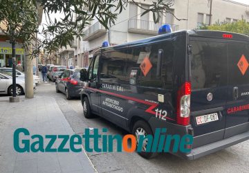 Giarre, pesante azione vandalica nella Villetta del Carmine. Artificieri dei Cc recuperano un ordigno