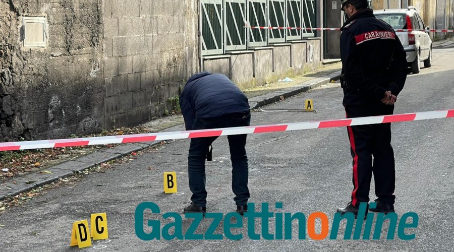 Riposto, commerciante e figlio accoltellati in via Vaccarini. L’autore asserragliato a casa è stato arrestato VIDEO