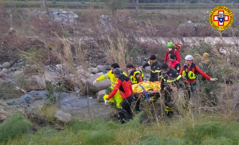 Tragedia a Giardini Naxos, corpo senza vita di un motociclista acese trovato nel greto dell’Alcantara