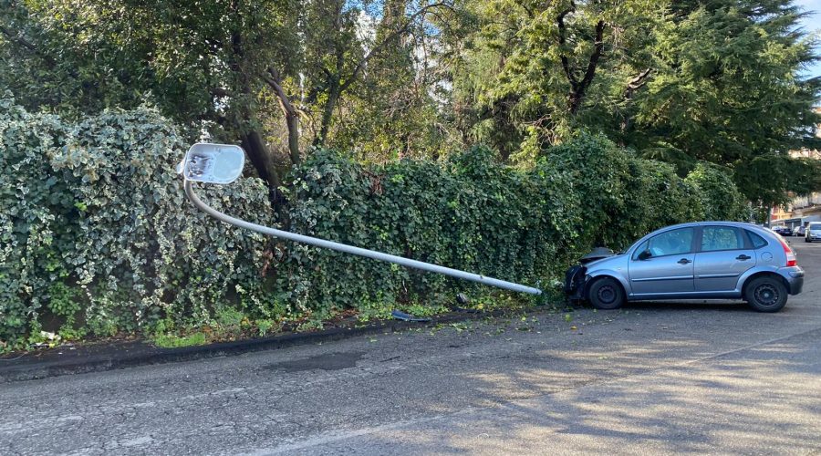 Macchia, auto contro un palo della luce. Secondo caso in una settimana