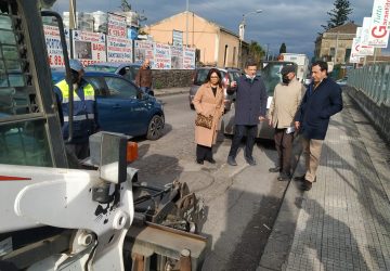 Emergenza buche a Giarre. Al via il primo step con la scarifica di alcuni tratti di strade martoriate
