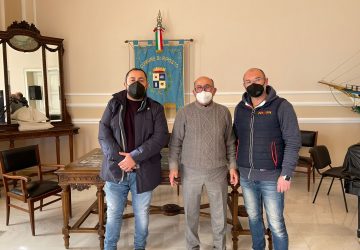 Riposto, si collocano 15 cestini per le deiezioni canine. Intesa al Comune