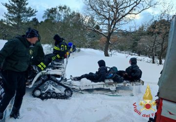 Linguaglossa, due giovani sorpresi da una bufera di neve. Salvati dai Vigili del fuoco