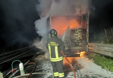 Palagonia, a fuoco un furgone sulla Ss 417