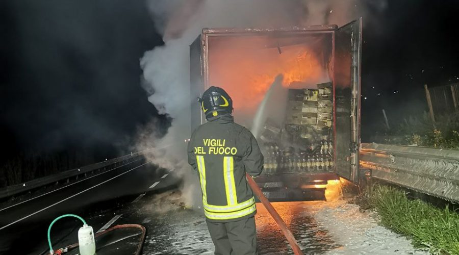 Palagonia, a fuoco un furgone sulla Ss 417
