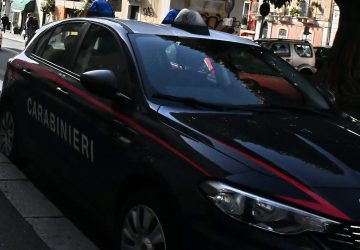 Tenta di soffocare la madre: arrestato 28enne