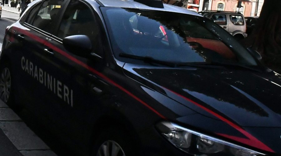 Tenta di soffocare la madre: arrestato 28enne