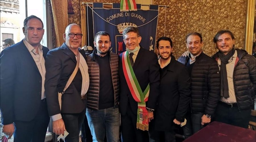 Confronto tra i consiglieri di Fratelli d’Italia e l’assessore Giuseppe Cavallaro