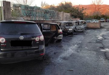 Fiumefreddo di Sicilia: a fuoco cinque auto