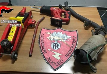 Catania, sorpresi a rubare: tre denunce per furto di catalizzatori sulle auto in sosta.