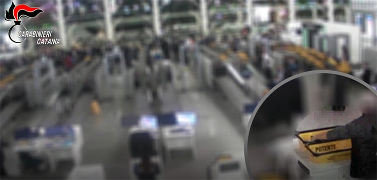 Rubano orologio in aeroporto: denunciata coppia di turisti bresciana