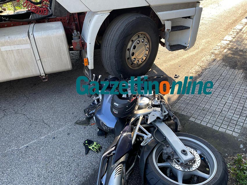 Giarre, incidente sulla SS 114: scontro tra un tir ed una moto VIDEO