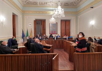 Riposto, il Consiglio approva il Bilancio. In aula seduta fluida e costruttiva