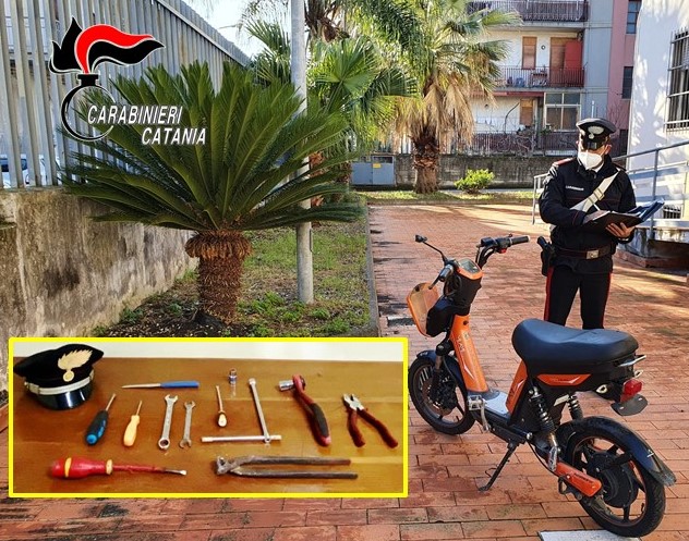 Riposto, avevano rubato un ciclomotore elettrico: denunciati dai Cc