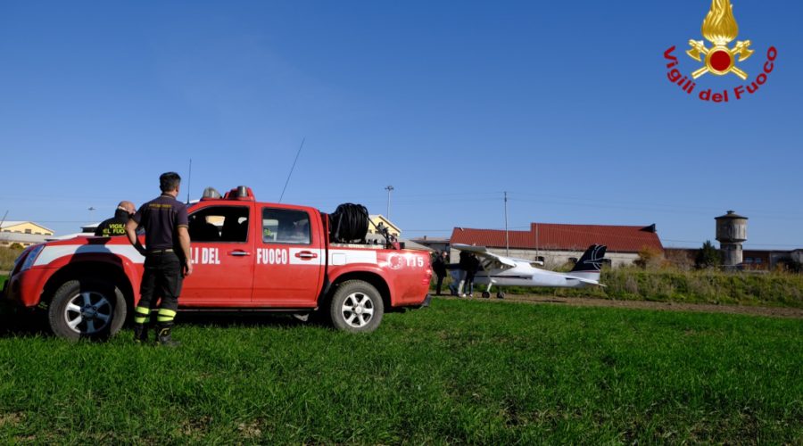 Catania, velivolo fuori pista a Bicocca. Intervento dei Vigili del fuoco