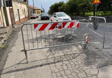 Giarre, chiusura della Strada 86: vince l'anarchia. Auto e camion sulla strada colabrodo