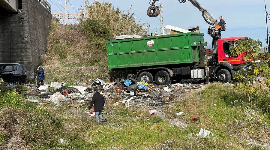 Giarre, abbandono rifiuti, Giunta approva delibera per confiscare i beni agli sporcaccioni