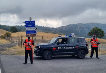 A passeggio con un fuoristrada col numero di telaio contraffatto: due denuce