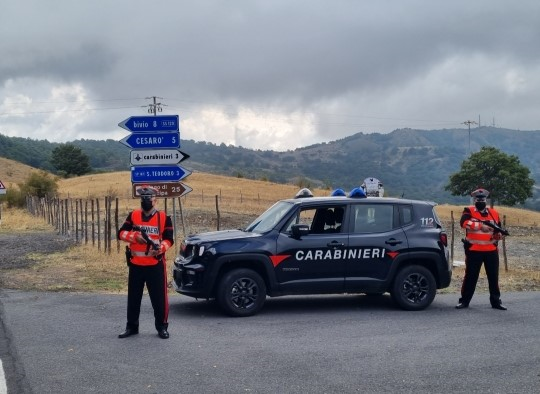 A passeggio con un fuoristrada col numero di telaio contraffatto: due denuce
