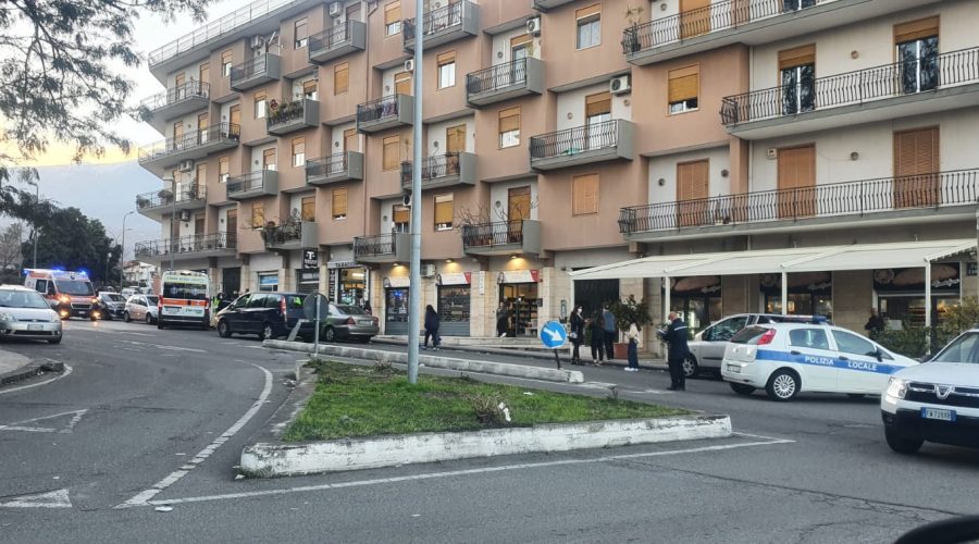 Giarre, pedone travolto da un’auto sul corso Europa