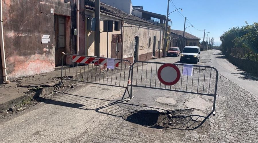 Giarre, emergenza buche: chiusa per un mese la Strada 86