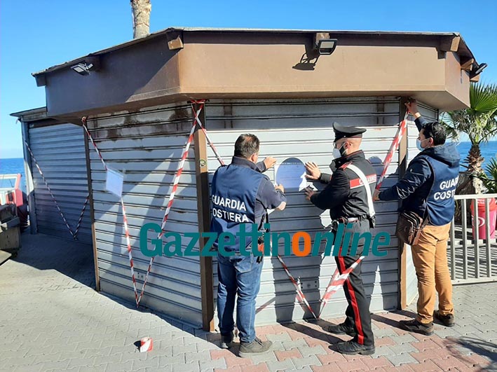 Riposto, operazione congiunta di Carabinieri e Guardia costiera: sequestrato il chiosco “La Cupola”