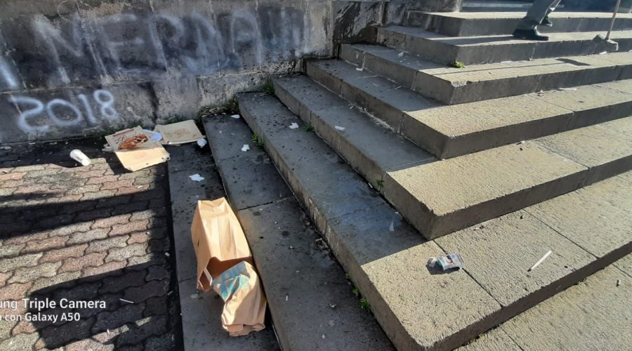 Mascali, piazza Dante meta di incivili e vandali