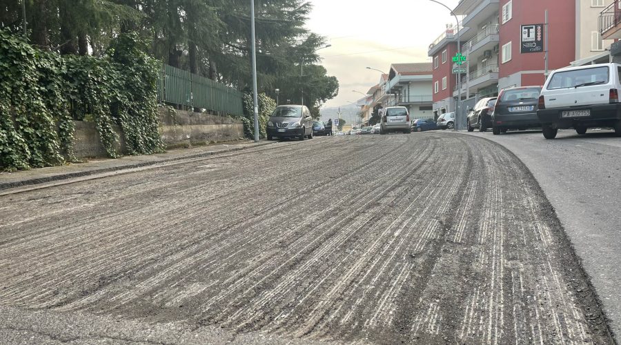Giarre, si asfaltano diverse strade primarie grazie al Giro di Sicilia