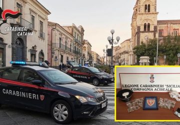 Aci Catena, Beccato un pusher &ldquo;impegnato&rdquo; nelle consegne: arrestato