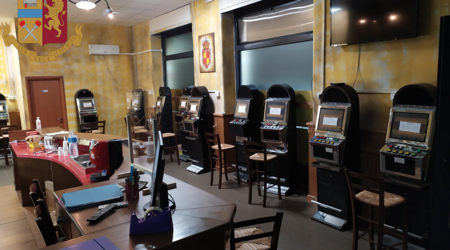 Catania, controlli in sala giochi abusiva