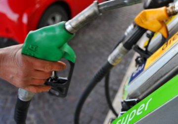 Sciopero autotrasportatori: lunghe file davanti ai distributori di benzina. Sciopero bocciato.