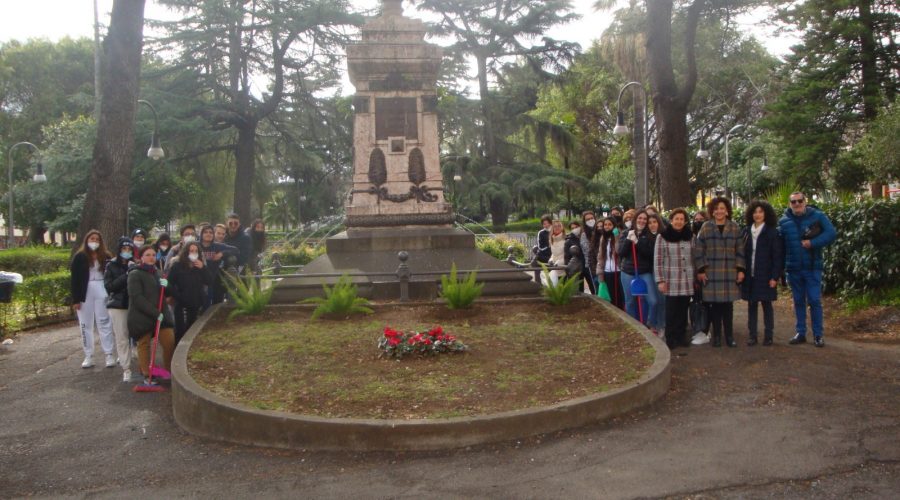 Riposto, studenti si prendono cura di villa Pantano