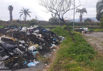 Riposto, al via la seconda fase della raccolta della cenere vulcanica