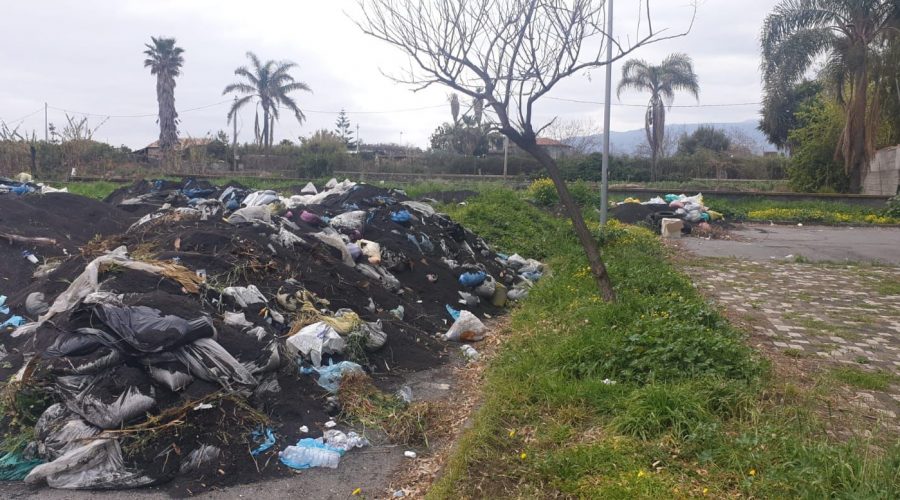 Riposto, al via la seconda fase della raccolta della cenere vulcanica