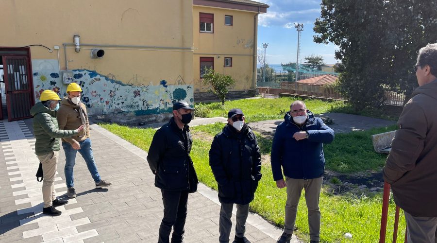 Riposto, due scuole messe in sicurezza. Ricognizione dell’Amministrazione