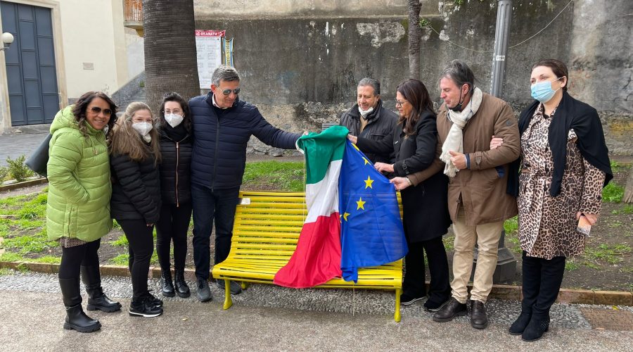 Giarre, inaugurata nella villetta Garibaldi una panchina gialla sull’Endometriosi