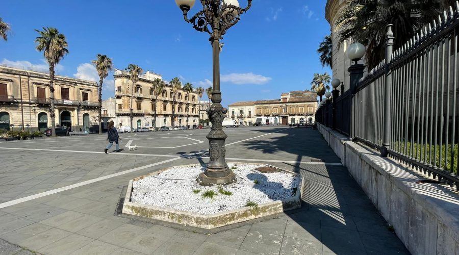 Giarre, sul regolamento di piazza Duomo esplode la bagarre in Consiglio