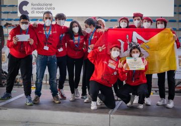 Con un robot che aiuta i disabili l&rsquo;Istituto comprensivo Dalla Chiesa vince la finale nazionale di robotica