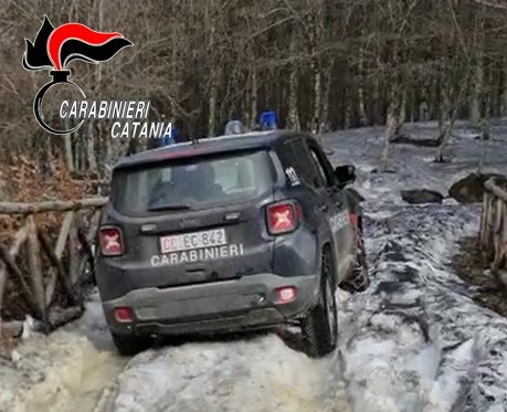 Soccorse due turiste tedesche rimaste imprigionate nella neve con il loro camper