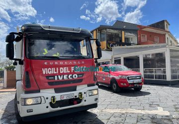 Riposto, si surriscalda il piano cottura della cucina di un ristorante. Intervento dei Vigili del fuoco